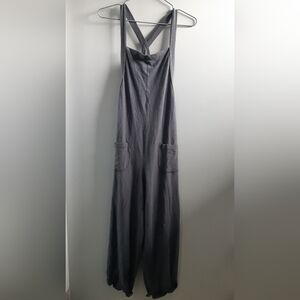 Minimalist Gray Cropped Wide-Leg Jumpsuit with Front Pockets